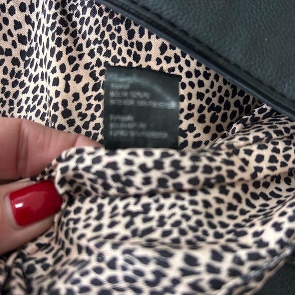 Elegant Black Faux Leather Shoulder Bag - Picture 10 of 13